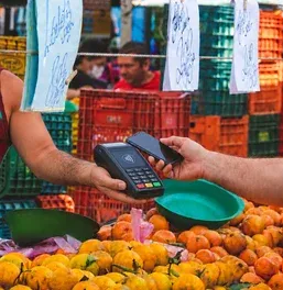 Pagamento com maquininha no comércio